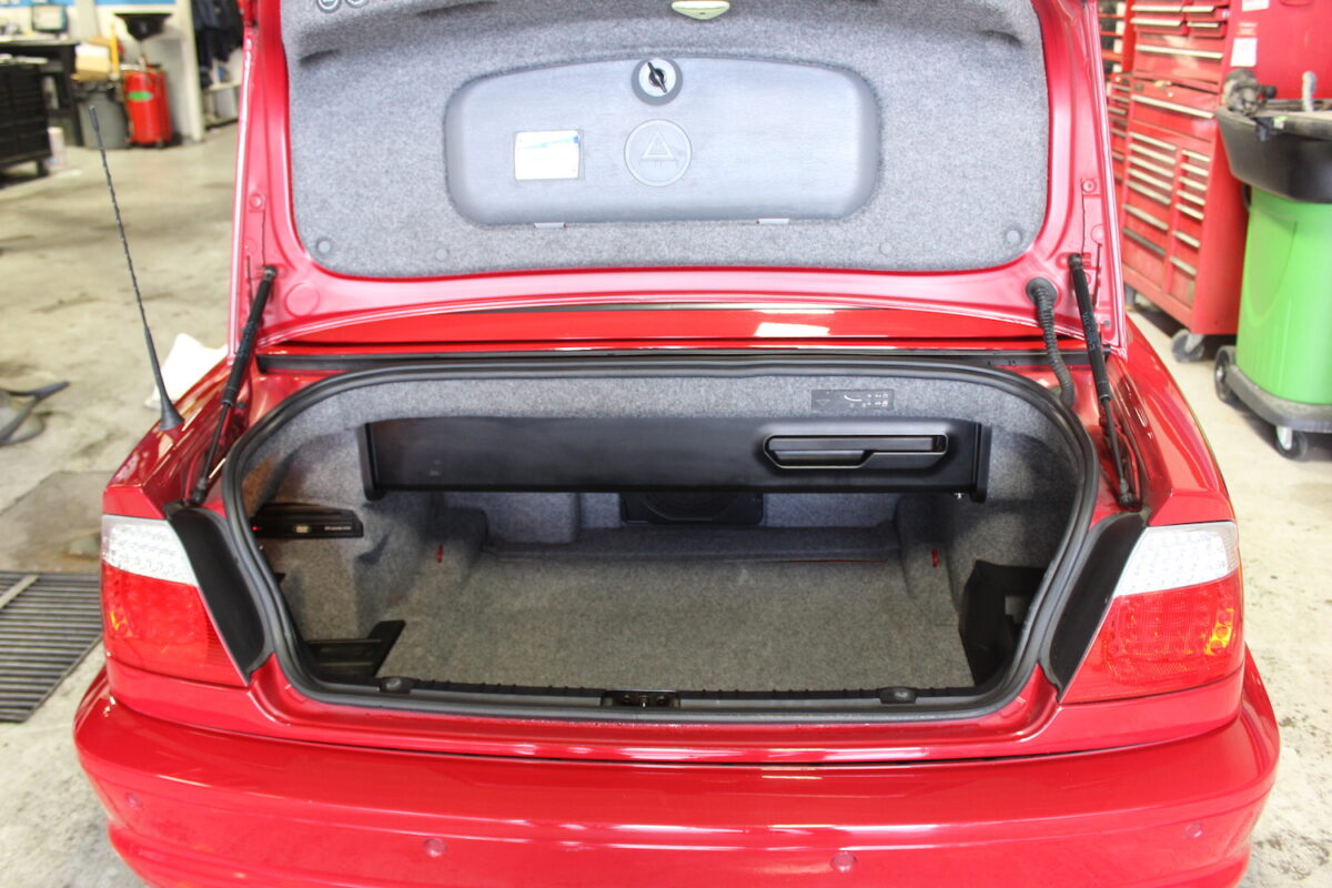 shenis-auto-trend-independent-european-car-specialist-vehicles-2004-bmw-e46-m3-smg-cabriolet-hardtop-10