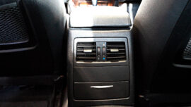sheni's-2009-BMW-335-DIESEL-rear-console