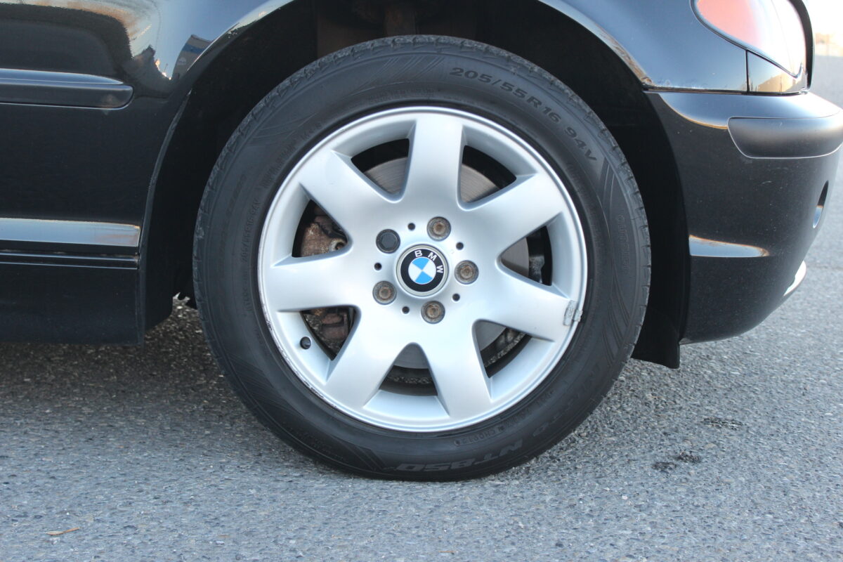 2004-BMW-325Xi-Touring-04