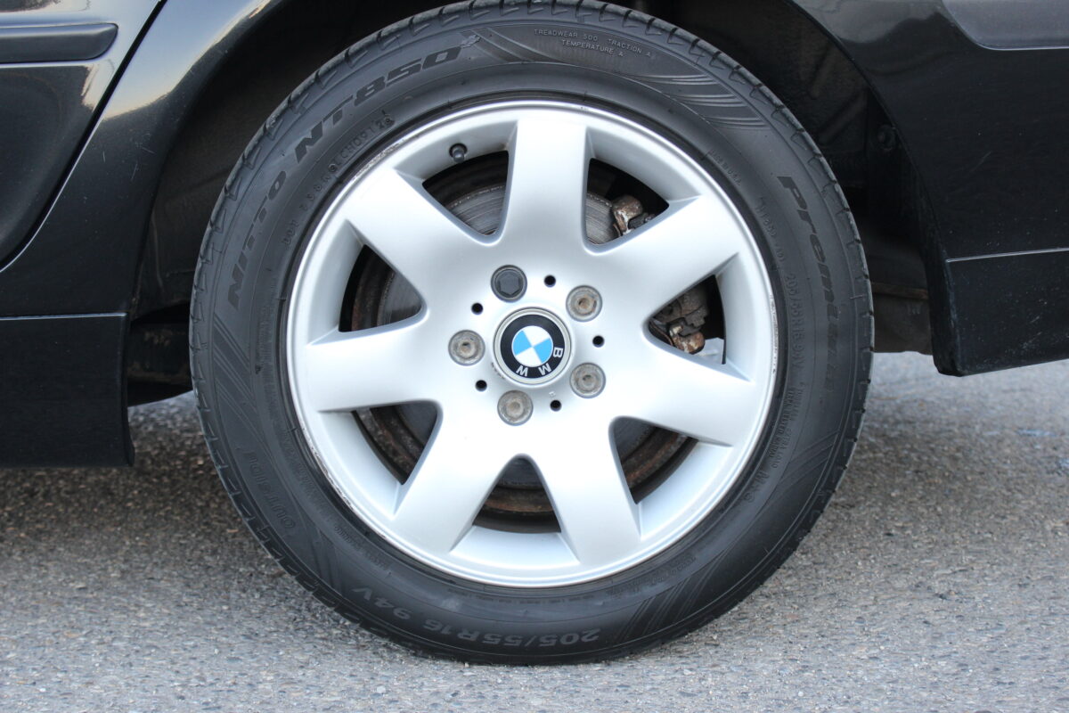 2004-BMW-325Xi-Touring-06