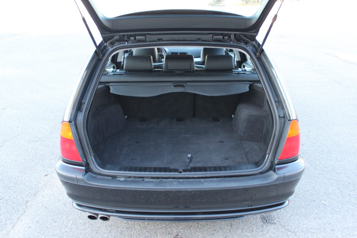 2004-BMW-325Xi-Touring-07